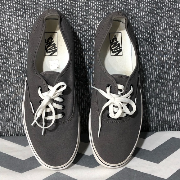 Men’s Basic Canvas Vans - Picture 7 of 8